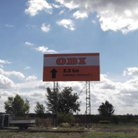 Riesige Werbetafeln an Hauptstraßen