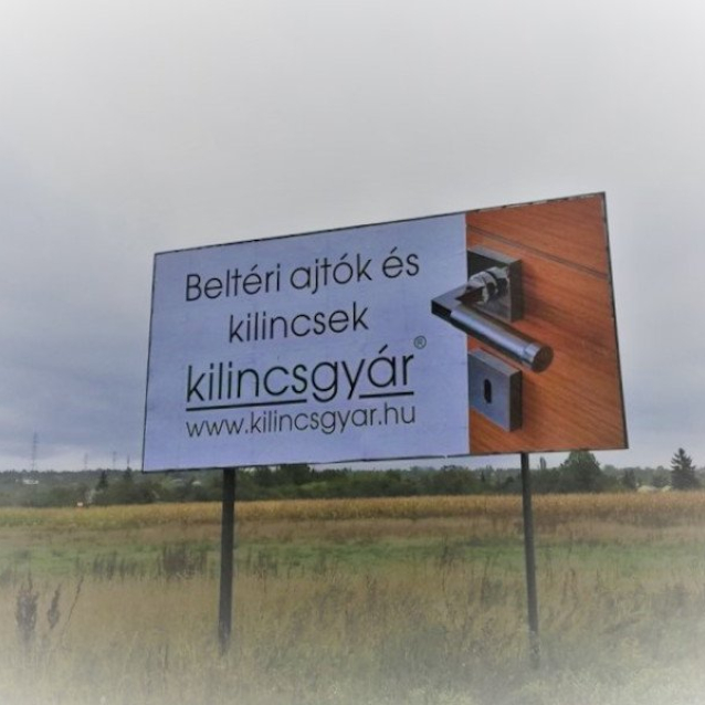 Óriásplakát tábla