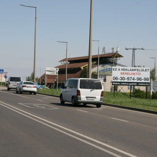 Pécs, Makai István nyugati elkerülő út Metro és Tesco előtt.