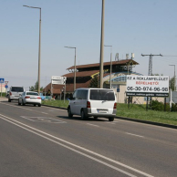 Pécs, Makai István nyugati elkerülő út Metro és Tesco előtt.